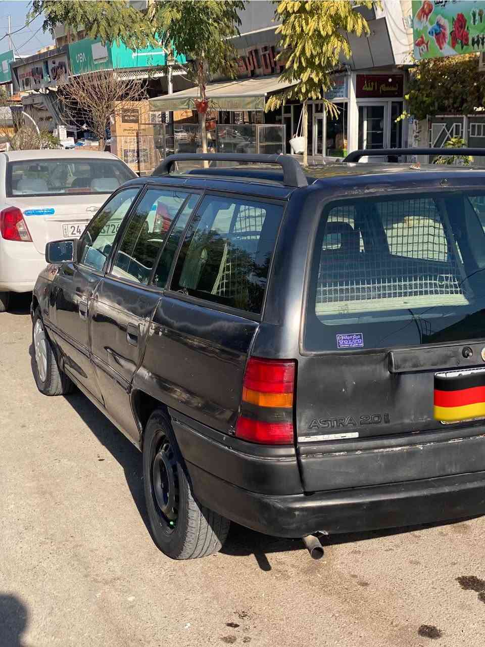 للبيع استرا محرك ٢٠٠٠ 
كير اوتماتيك 
جام كهرب 
رقم بغداد الجديد هزه جديده
كشنات جدد بطاين قطعه وحده 
بدون ضربه بدون صبغ سياره بلاديه 
كابون بانزين اللكتروني 
مكانها موصل سعرها (٤٢) 
للاستفسار ***********
