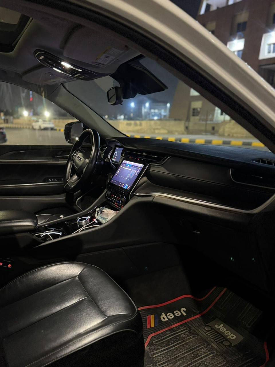 Jeep grand Cherokee 22 Limtied
سياره فول مواصفات بانوراما كامره خلفيه رادارات تحديد مسار مثبت سرعه اربع وضعيات للقياده كشنات تحكم كهرباء السايق والصدر وتدفئه للكشنات الاماميه والصف الثاني  تدفئه استيرن تحكم يدوي كير ماوس كشنات منفصله  vip محرك 3.6  حساسات اماميه وخلفيه شفتات بل ستيرن ورادارات 360 كامره للصف الثالث عدادات ديجتل ويلات 20 دخول ذكي على باب السائق والصدر تحذير في المراه تراكشن كونترول جنطه كهرباء ابل كار بلي واندرويد اوتو ومنافذ شحن 
 ممشى السياره 81 الف كيلو
  
السياره داخله تقرير غرق وبل عراق تبدل جاملغ عكس السايق وانصبغ ربع البنيد والباب توحيد  لون شواصي وبرانكيت وفخذه كفاله وشرط الفحص

توجد رصعه في البنيد ما مبينه 
ورصعه في الباب الخلف السائق اقل شبر 
على حطتهن ما مصلحات وما ماثرات على السيارات
 السعر 260


**إذا كنت صاحب هذا الإعلان وتريد حذفه لأي سبب، رجاءا أرسل رسالة إلى الدعم الفني**