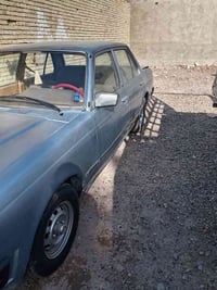 تيوتا كرونا ٨١ سيارة حلوه وجاهزه مكان لسياره بغداد لسعر٤٠ رقمي ٠٧٧٣١٧٩...