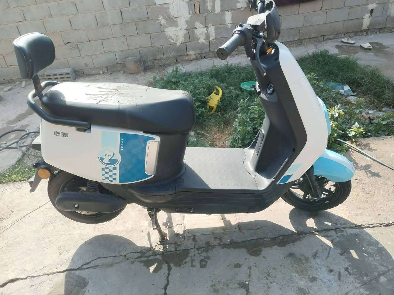 دراجه شحن بوليسي مكفوله كهربائيات +بطاريت 4 توني شادهن دراجه جديده حيل مكاني حله مركز  سعر 450اوبيه مجال رقم الهاتف ***********
