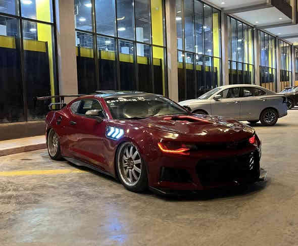 السلام عليكم 
للبيع – شفروليه كمارو 2016 LT3 (وارد أمريكي)
الوحيده بالعراق بتزويده

📸 صور الحادث مرفقة بالمنشور

✅ الحالة والفحص

 • بدون إيرباك
 • بدون دواخل
 • كير ومكينة مكفولة
 • شاصي لغد مكفول
 

📍 تفاصيل التسجيل

 • رقم بغداد / مشروع وطني
 • تحويل مباشر

🔹 المواصفات الأساسية

 • تشغيل بصمة + بصمة أبواب
 • تشغيل عن بُعد
 • فتحة سقف
 • كشنات جلد كهربائية (تدفئة + تبريد)
 • داتو شو أمامي
 • داخلية لون مشمشي
 • ماشية: 45,000 ميل فقط
 • محرك: V6 – 3600cc
 • رادار جانبي
 • شاشتين (شاشة ديجيتال + شاشة كبيرة)
 • كاميرا دوارة
 • فول تحكم ستيرن + شفتات ستيرن
 • بلوتوث + Apple CarPlay

✨ الإضافات والتزويد

 • شوتة K&N أصلية
 • هدرز
 • بَنيد كاربون فايبر
 • دركة RPM كاربون فايبر
 • جناح كاربون فايبر
 • مري باتمان كاربون فايبر
 • داخلية كاملة كاربون فايبر
 • إنارة داخلية محيطية
 • جاملغات إشارة + LED
 • أمامي LED متغير الوان  
 • بك لايت سموكي
 • برمجة Cut Off
 • جهاز Flame Backfire (يطلق نار)
 • أكزوز كورسا X-Pipe
 • دعامية خلفية Forged Carbon تصميم كورفيت 
 • أكسل SS مقفول
 • كير SS
 • طلقات
 • ويل كب 20 إنج (Two Size)
 • جكات S3 (آخر إصدار)
 • شفقات جام Forged Carbon
 • يدات باب كاربون فايبر
 • ✅ السيارة فول تزويد بالكامل
📞 للتواصل والاستفسار
***********
📍 بغداد – الدولعي
