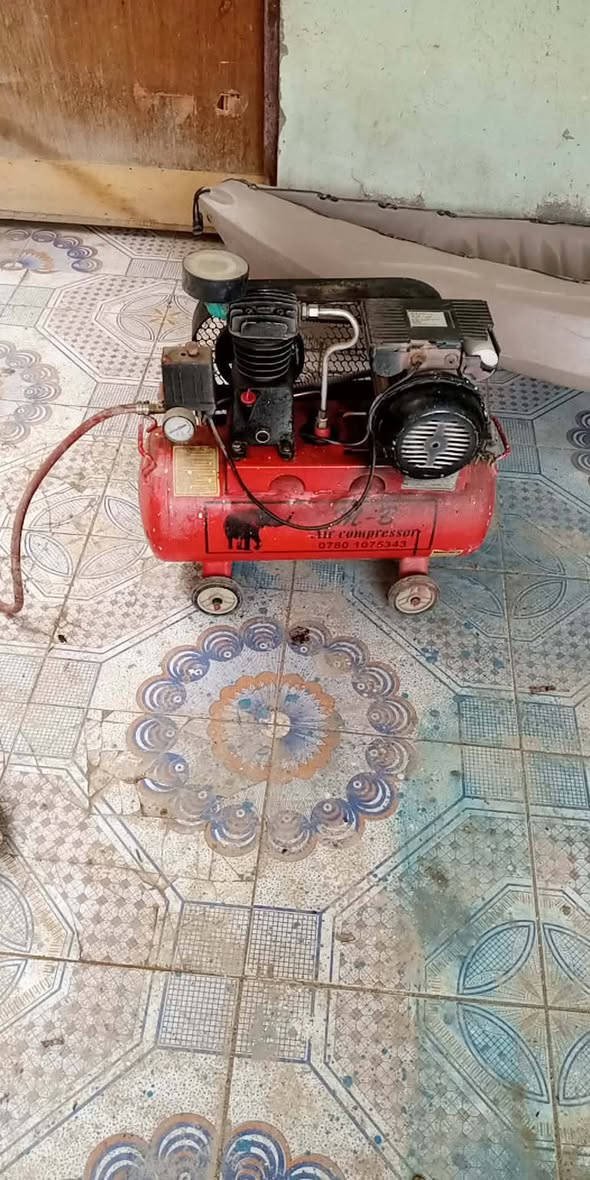 كمبريسر نفخ للبيع شغال شرط الفحص ونضيف السعر ب 175 العنوان القرنة الثغر الاتصال ***********
