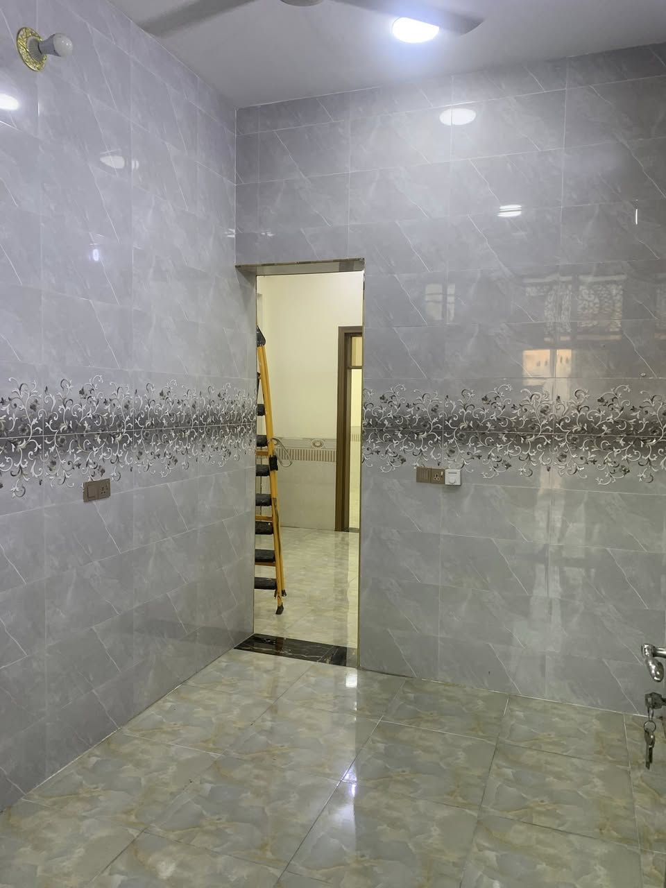 يعلن مـكـتـب دار الايـمـان 

عن توفير بيت الايجار  طابقين فول🏠
متكون من اسقبال ومطبخ وصاله وصحيات وغرفه ومنور وحمام
الطابق الثاني متكون من صاله وغرفه عدد 2 وحمام وسطح 

مساحه البيت 125🏠
الموقع حي الأمين منطقه 24📍
الــسـعـر400قفل💵

االاستفسار ***********/***********📞

عنوان المكتب فلوجه شارع 60قرب نادي الصمود 📍
