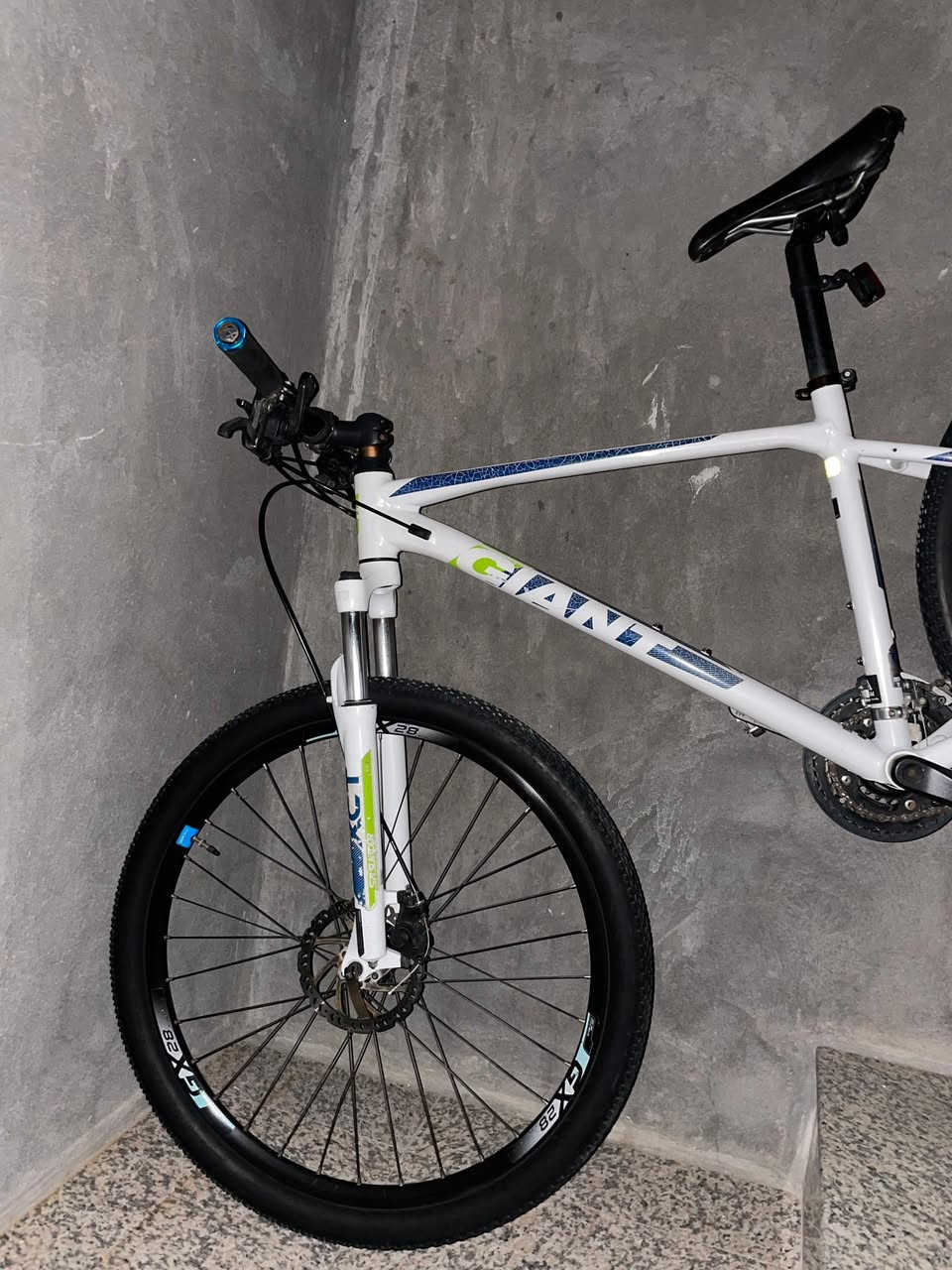 للبيع او مراوس مع جاينت rx3 او  trek fx2

MTB جاينت
ATX فئة
المنيوم بل كامل
قياس الويل 27.5
قياس الفريم 46M يناسب الى حد طول 188 او اكثر بشويه ويتحمل وزن ثكيل اكثر من
120 كيلوا
موديل حديث وايرات دفن
وياله جاينت 3 طبقات GX
ماصه للصدمات تايرات 
الشركه بعدها جديده ماركة
جاينت كتان
دبل امامي ماركة SRسنتور تحكم
خفيف وثقيل
بريكات شيمانو تكترو دسك
سيت شيمانو حديث سحب
دفع شاشه رقميه جدا سلس
مكينه خلفيه صوت طرب حديث
ماركة هايسنس برو
ستاند جاينت اصلي مثبت
حفر بل فريم
كشن ماركه جاينت بلادي
نسبة النظافه 95%
الدراجه بلاديه وغير مثبت عليها حتى واقيات الطين او
الماء مكانها مغلق بسدادات
الشركه على ايدي بل اضافه
الى باركود خاص بل دراجه
مثبت على الفريم
البيع من دون الاكسسوارات من ضمن
الاكسسوارات نضام تتبع
مخفي للدراجه في حال
السرقه 

مكان بغداد لا يوجد توصيل للاستفسار على الخاص


**إذا كنت صاحب هذا الإعلان وتريد حذفه لأي سبب، رجاءا أرسل رسالة إلى الدعم الفني**