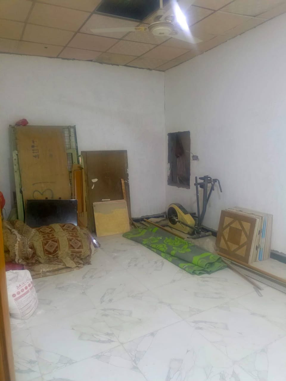 بيت للبيع في القبله حي الحكيم 108 متر طابقين طابق اول
 الاول بلوك وثاني ثرمستون بظهر شارع العام مباشر للتواصل ***********

