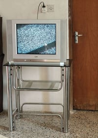 تلفزيون • ميز • ثنينهم