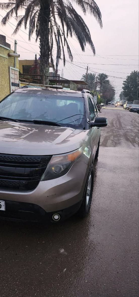 السلام عليكم فورد اكسبلور بوليسي موديل  2014  لون ذهبي  محرك 6 سلندر 3700السياره مكفوله ما عدا قبق الجنطه بي صبغ والجاملغ الخلفي بي بارد السياره كما موضح في السونار نضيفه من الداخل والخارج والكشنات جلد  7 اراكب مكاني بغداد حي اور الاتصال على الرقم 
السعر 115وبيه مجال   ***********
