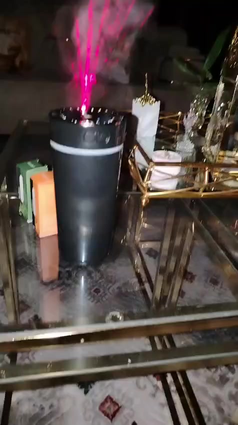 مبخرة شحن | نشرة روز رايز
رائحة راقية بنفحات وردية ناعمة تبعث الهدوء والفخامة في المكان، مع بخار عطري متوازن وثبات مميز. مثالية للسيارة والمنزل بأناقة عصرية 🚗
القطعة 17 الف مع علبة عطر هدية مع توصيل ✅


**إذا كنت صاحب هذا الإعلان وتريد حذفه لأي سبب، رجاءا أرسل رسالة إلى الدعم الفني**