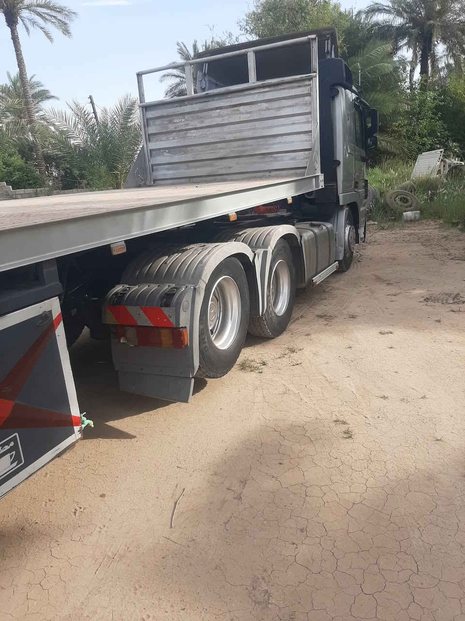 للبيع اكتروز ٢٠٠٥ سحال مزوج  مربوطة فلات ٤ محاور حدادي مكفولة راس عربانة حجم ٢٥٤٦ ريتايدر للاستفسار على الرقم ***********
