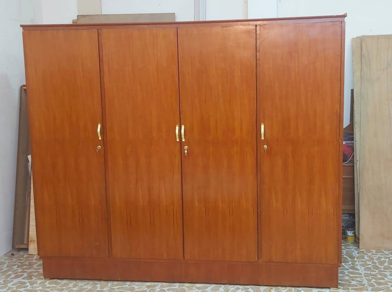 غرفة صاج نظيفة للبيع ٤٥٠الف الاستفسار الاتصال على الرقم ***********
