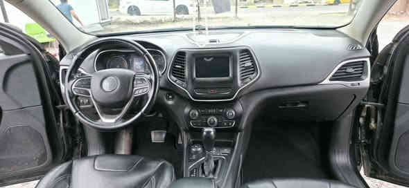 جمعة مباركة 
جيب بزون
4 سلندر 2400
ماشية 78000 ميل
موديل 2019
ضرر موضح كدامكم بصور بنيد وجاملغ عكس السائق وطخه بسيطه بالباب الخلفي عكس السائق
مواصفات 
كير 9 نمر
شاشة 
كامرة دوراة 
4×4
تحكم قيادة 4 وضعيات
لايات عدسات زنون
كشاف ضباب عدسات زنون
حواجب ليد
والباقي المعروف
سعر 130 
للاتصال ***********
