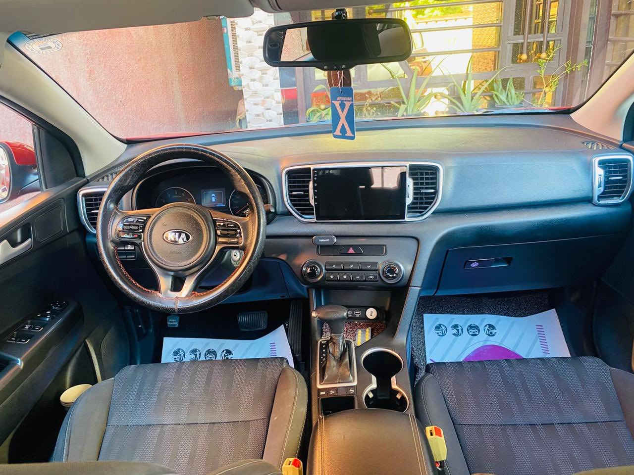 سلام عليكم 
كيا سبورتج للبيع 
موديل 2017
خليجيه 
مكينه دووش 2000
سياره جديده وحلوه 
رقم شمالي بسمي
سياره مكفوله حتى دعاميات فقط بيها باب الايمن الامامي مصبوغ اثر شخووط
كير مكينه مكفولات  واني قبل فتره مسويلها سيرفس كامل 
سياره شاشه كبيره 
لايت زنون عالي ناصي 
حساس امامي خلفي
نضام ايكو تقليل بانزين 
يعني سياره نص مواصفات 
مكان سياره بغداد الحسينيه 

السعر 175
رقم هاتف /***********
