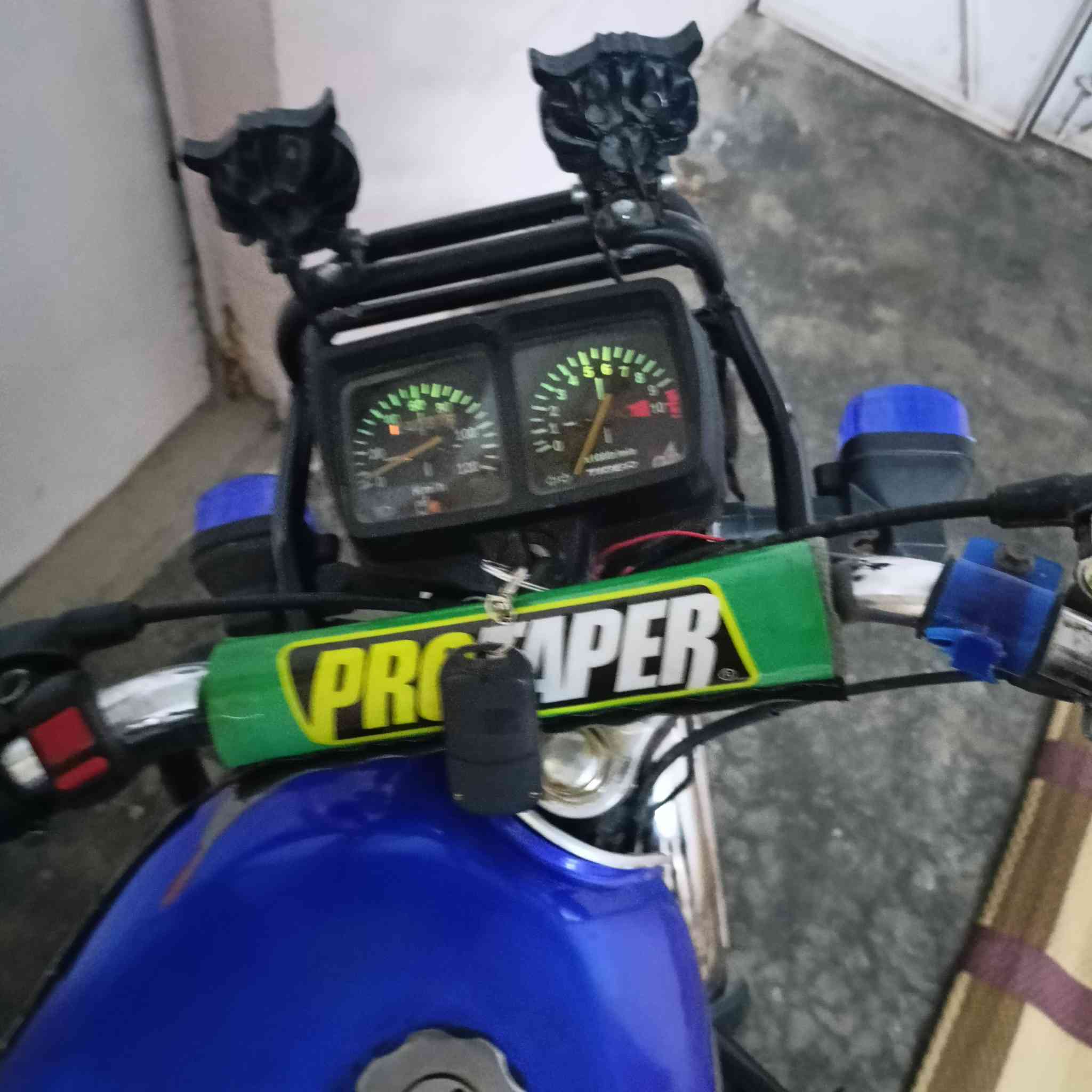 سلام عليكم موطور للبيع تايكر2020 محرك دمعه كهربائيات كلها شغاله السعر 450مكاني جنوب الموصل القياره رقمي*********** ملاحظه التانكي مو لوه
