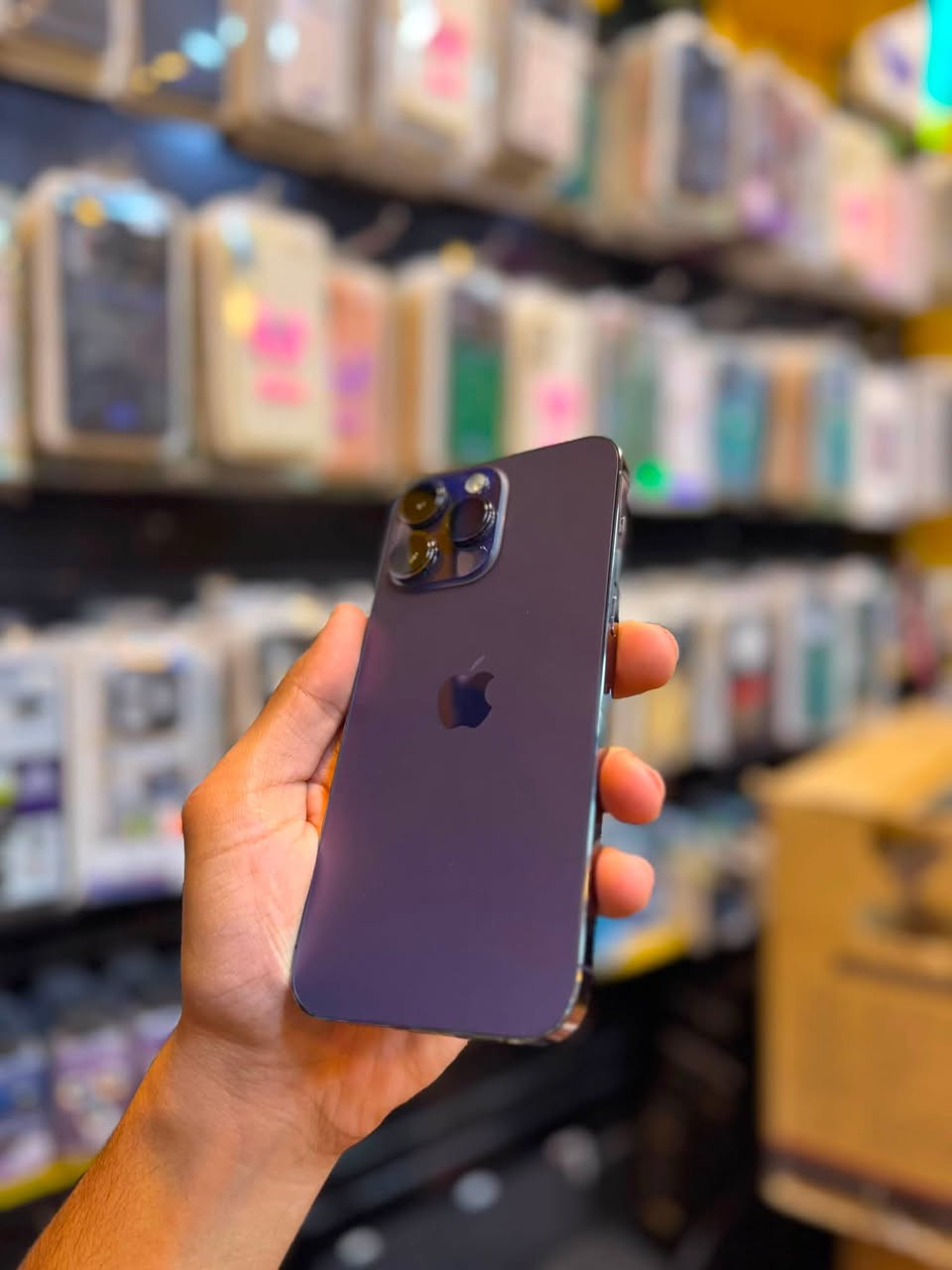 آيفون 14 برو ماكس (iPhone 14 Pro Max)
المواصفات:
اللون: بنفسجي ملوكي 
الذاكرة: 256GB 
نسبة البطارية: 85% 🔋
النظافة: 100%
الضمان: ضمان ماستر شرق أوسط ✅
💳 طرق الدفع (نقد وأقساط)
متوفر الآن كاش أو بأقساط شهرية مريحة تناسبك:
على 15 شهر 93 الف
على 12 شهر 117 الف
على 8 اشهر 157 الف

📍 العنوان الرمادي - التأميم - شارع أم عمار
*********** رقم التواصل
