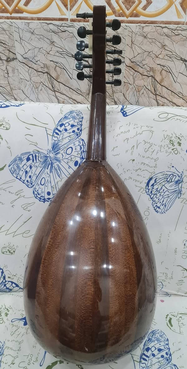 سلام عليكم للبيع عود سوري زرياب فصال عراقي مسطره وحليه وغزاله سيسم + مفاتيح ابنوس للاستفسار الاتصال على الرقم يوجد واتساب ***********
