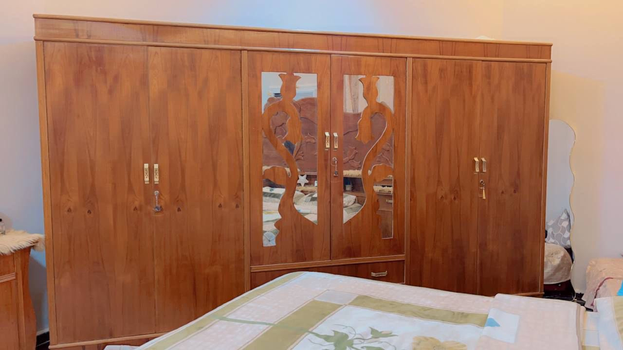 السلام عليكم 
مكلف بل نشر 
غرفه نوم للبيع 
سعر 1.200. بيها مجال 
رقم صاحب غرفه 
***********
