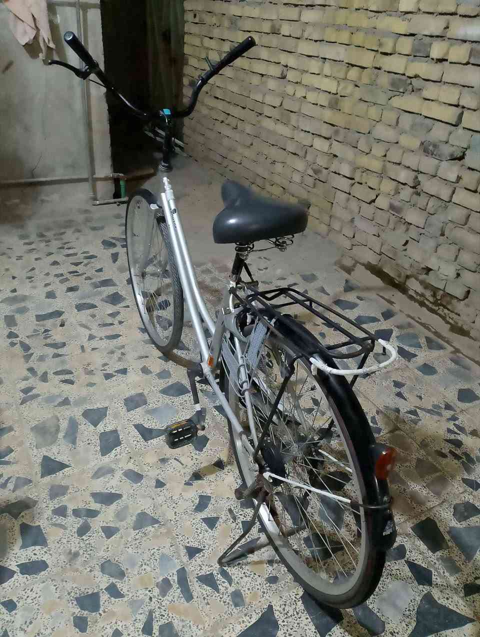 للبيع ب 90 وبي مجال خير من الله
مكان شطره شارع الكص 
للتواصل ***********
او مراسله عل خاص
ماعوزه شي موديل 16 اعتقد 
منغل مابدل بي شي حاويه
