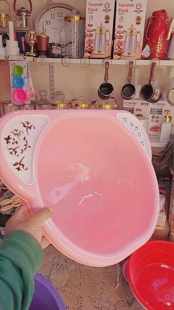 اهلآ وسهلا بكم  نوفر لكم مواد منزليه وحاجة الف وانسب الأسعار  العنوان ماقبل اسواق الشورجه قرب الكرادين منطقة الطي  يوجد خدمة توصيل داخل الطي؟  وارجو المتابعه 🥰🥰 🥰بناية حجي حسين الكرادي؟ ***********
