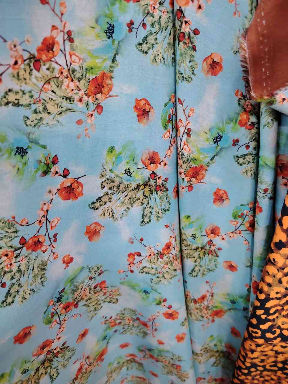 وصلني اليوم أجمل ديزاينات واروع موديلات في محل دارين خانقين توله فروش فرع صيدليه مازن من الاقمشه الصيفيه كشمير الامارتي خاص لدشاديش والفساتين والنفانيف والقمصان والكيلوتات بالألوان مميزه وافخم موديلات واجود انواع كشمير الامارتي مايباخ تجدونه في محل دارين متواجدين في المحل من ساعه ٤ عصرا لغاية ١١ ليلأ ويوجد خدمه توصيل داخل خانقين وخارج خانقين بالأسعار مناسبه جدأ وأهلا وسهلا بيكم بإدارة ابو حمودي رقم موبايل *********** ويوجد جمله ومفرد ويوجد لدينا موديلات أخرى ان شاء الله 🌹♥️
