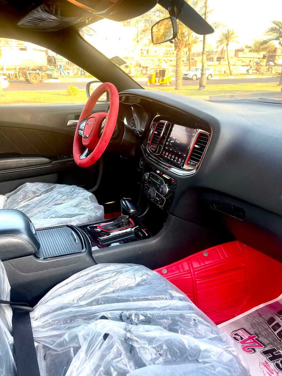 السلام عليكم
دوج جارجر 2023
رقم بغداد
مواصفات sxt
سيارة ماشيه 38 
سيارة بوضعية الشركه جديدة بشكل
سونرها موضح بالصور حادثها بسيط
تبديل بنيد وبارد بالجاملغ فقط
باقي سيارة كفاله من كلشي تراي مال زيرو
مكان السيارة بغداد
السعر 240 وبيها مجال 
للاستفسار ***********
