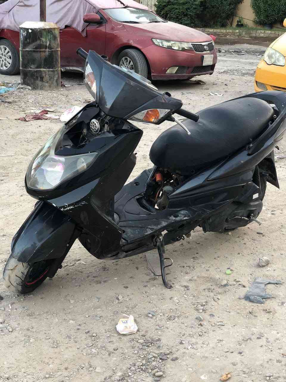 سلام عليكم حبايبي عندي سكنس فحل كابريتر مو نوزل المرغوبة مكينه بلادية ما مفتوحة كفراتها بلادية بس البجم مغيرة غير لون لئن مالكيت نفس الون اخوان كهربائياتها شغاله اشاير لايت بس الدشبول بس ضوة يشتغل فقط اما عداد مال سرعه ول رون ول بانزين مايشتغلن وهاي شوفت عينكم حبايبي النقص البيها باتري كاعد ويحتاجلها تاير امامي بس ذني الحاجتين حاليأ تشتغل بس هندر السلف شغال بس الباتري كاعد حبايبي سعرها مناسب 550 وبيها مجال شي قليل حبايبي سبب البيع محتاج افلوس ولة اني ما ابيع دراجة خير من الله لا تبخير ولا تنقيص مكاني بغداد الاسكان مجاور مستشفى الطفل وهاذا رقمي *********** بي واتساب
