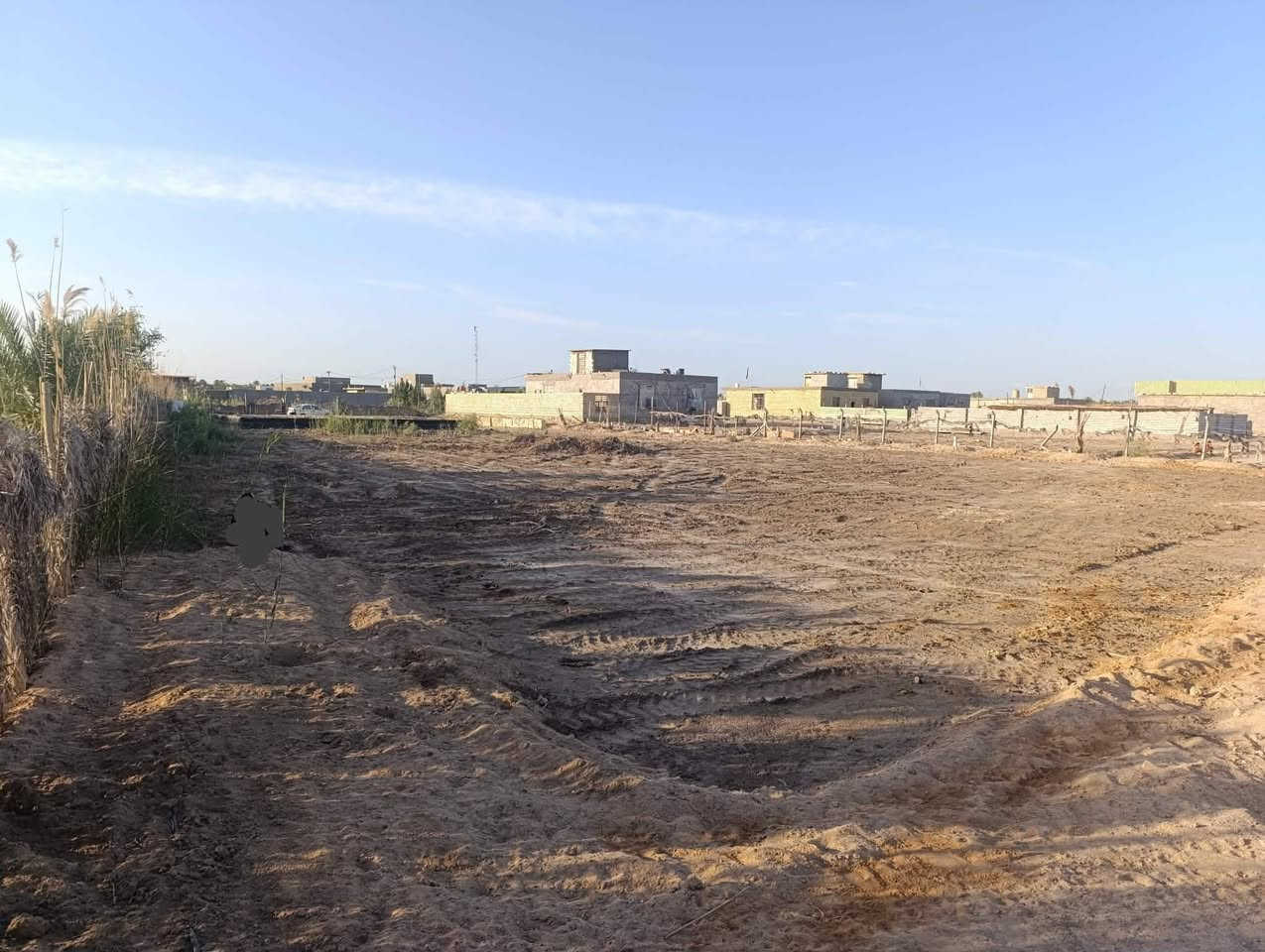 ارض طابو زراعي سند 25 مساحتها أكثر من دونم يعني أكثر من 2500 مسيجه بي ار سي وبيها أساس خريطه كامله 300 متر صب كونكريت موقعها قرب دور الكم السعر 65 وبيها مجال للاستفسار  الاتصال على الرقم ***********
