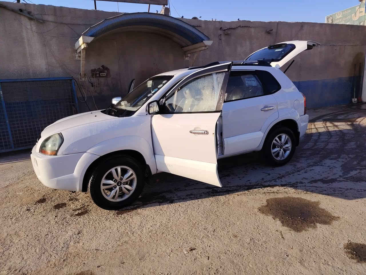 توسان 2010خليجي مكفوله
محرك دوش2000
رقم بصره 
سياره مكفوله وجاهزه من كلشي 
ماشيه 180 كيلو
السعر 124
عنوان بصره الزبير
***********
