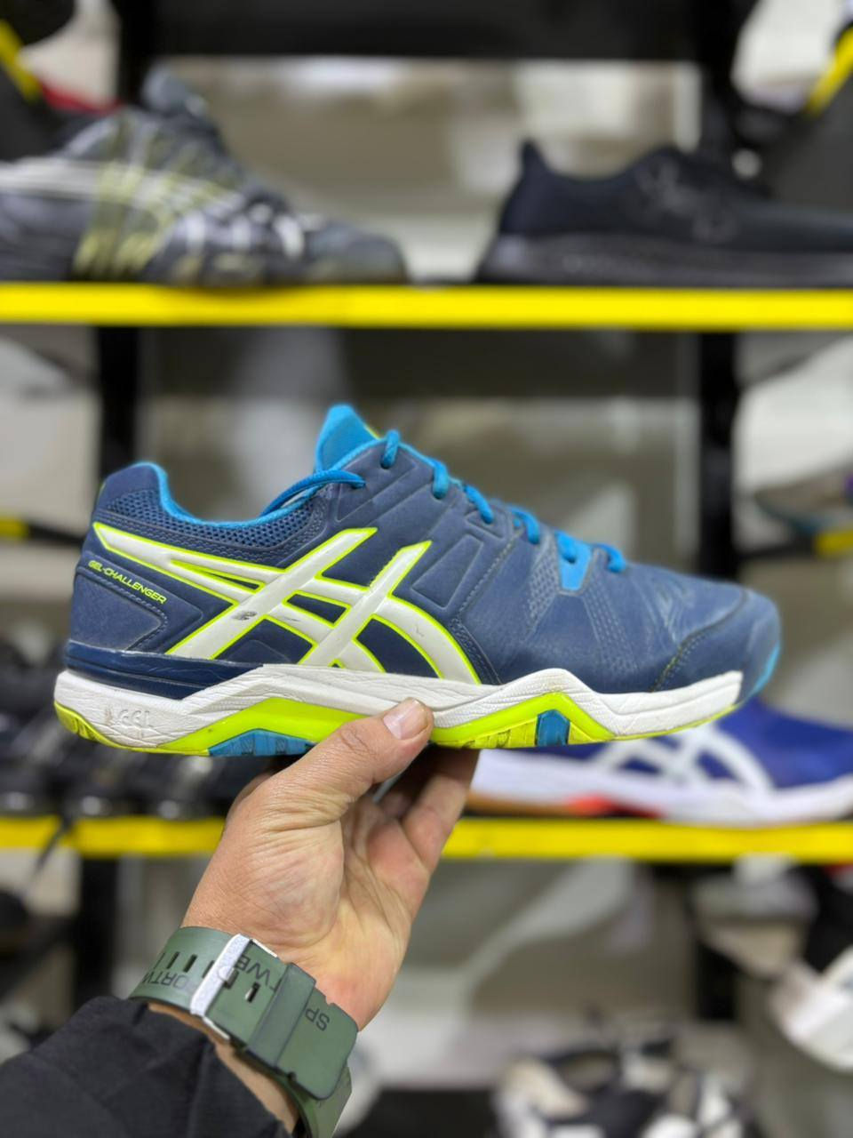 أحذية صالات  تخفيضات تخفيضات ب25 الف فقط أحذية صالات كرة ( طائره _يد _تنس__سله )
التواصل عن طريق الماسنجر والواتساب ***********
يوجد توصيل جميع المحافظات
العنوان الموصل دواسه خارج قرب فلافل من جهة قصر المطران
