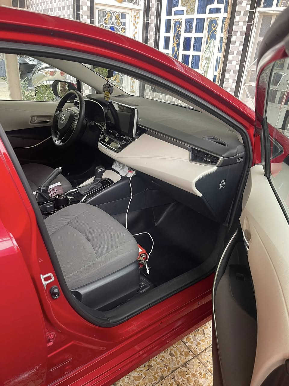 السلام عليكم كورلا.  موديل ٢٠٢٢  وكاله جيهان ماشيه ٤٧ الف مكفوله السياره التواصل على الرقم *********** 
مكان بغداد
