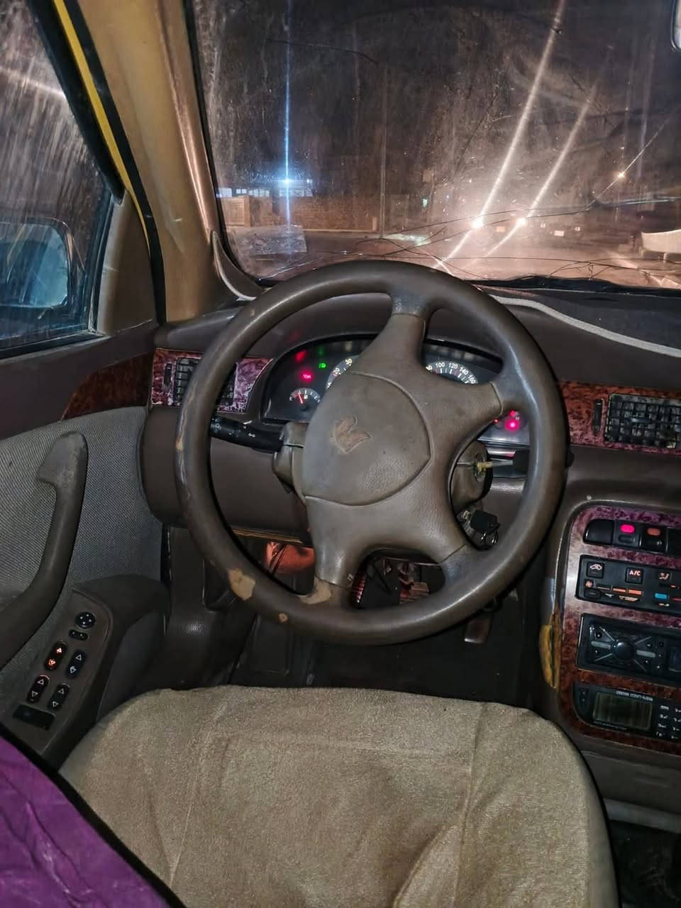 السلام عليكم.سمند 11رقم ميسان الماني بيها بخار قليل كير زين سعر 12مكان العماره بيع مستعجل ***********
