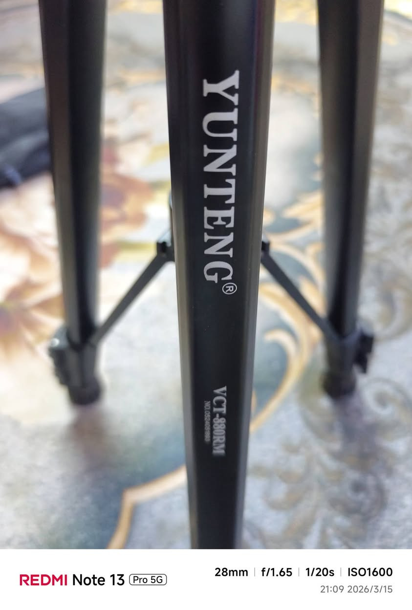 الغنيه عن التعريف كامره 7D ll
مخصصه للتصوير الفوتوغرافي الرياضي 
والفيديو...
للبيع كاميرا 7D مارك 2
مع ناقل صور الحاسبه 
مع جنطه
مع شاحنه 
مع ستاند ثلاثي 
مع  مايك العدد2
مع عدسه 50m
مع عدسه 18/55
مع اناره متغيره الاوان+ استانده الخاص 
السعر ٩٠٠ الف بيه مجال بسيط 
*********** 
العنوان بلديات
