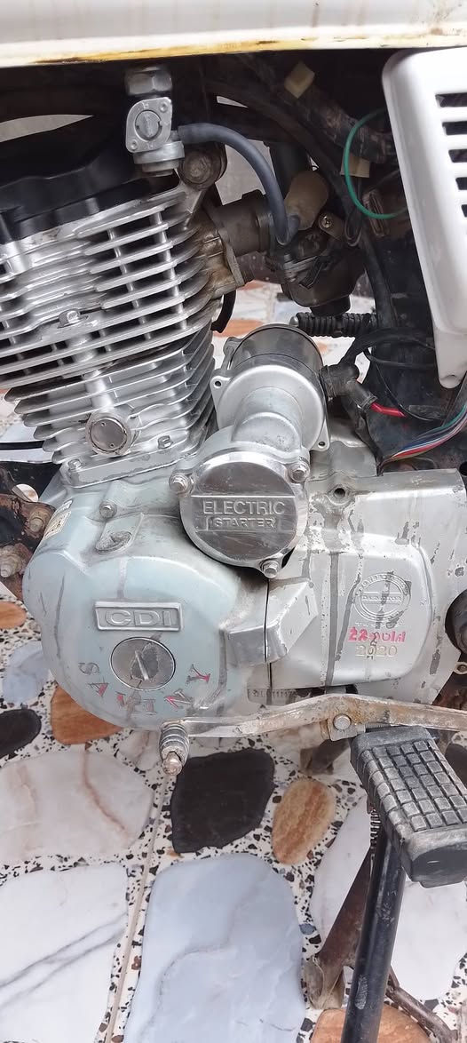 دراجة سيفان موديل 2020 اوراق ضايعة مكينة مفتوحه كهربائيات كلها شغالة لايت اشاير بك لايت هورن سلف مرات يشغل ومرات لا دبلات جدد ،  السعر 300 وبي مجال بسيط *********** ديالى كنعان ما اجاوب خاص الشراي يتصل
