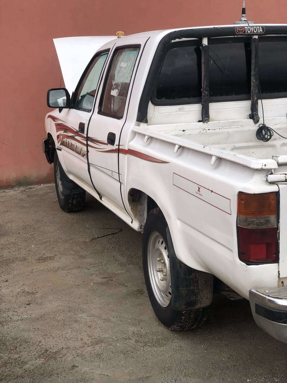 سلاوی خوای گەورەتان لیبیت 
ئەم پیکابە بۆ فرۆشتن 
سعری ٢٣ $ معامەلەیەکی برایانە
مۆدیل ٢٠٠٠ 
مەکینەی ٣ وای شەش گیڕە.
سەیارەکە رەقەم سلیمانیە بەشەرتی تەحویلو خەرامە 
تیبینی سەنەویەکەی لە ٢٠١٨  بەسەر چوە
شوین سلیمانی 

0773 0248007
