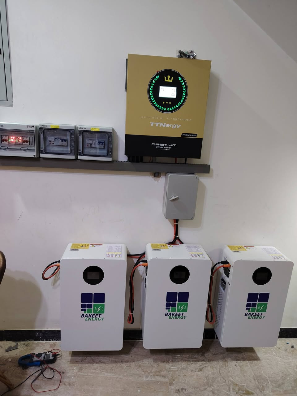 في الديوانية وفي حي الجزائر
منظومة جديده بقدرة ٣٠ امبير نهاري ٣٠ امبير ليلى
تتكون من
١_انفيرتر بسعة 11kw IP22
٢_الواح لونجي اصلي حجم ٦١٥ واط بايفشل وجهين عدد ١٦ لوح
٣_بطارية ليثيوم فوسفات الحديد ٥١.٢ فولت ٢٣٠ امبير بسعة ١١،٧ كيلو واط  عدد ٣ بطاريات
٤ _هيكل حديد مغلون للالواح يتكون من حديد الشخاط للقواعد وحديد المربع انج ونصف
٥_منظومة حماية من الصواعق Spd
٥_سيركت حمايه متكامل
٦_كيبلات dcللالواح
مع تجهيز كافة الملحقات لاتمام عملية الربط والتشغيل
للحجز والاستفسار مراسلة الصفحة أو الاتصال على الارقام التالية
***********
***********
تتوفر خدمة الواتس اب
لسنا الوحيدون لكننا الافضل ان شاء
