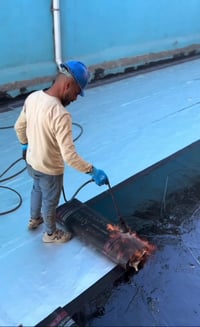 آيزوكام أصلي • عزل مائي وحراري • ضمان ١٠ سنوات