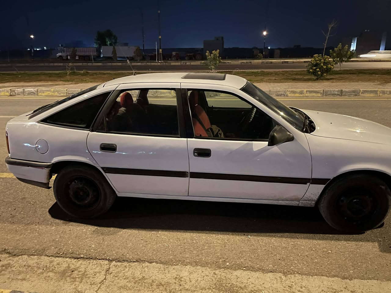 للبيع اوبل فيكترا موديل 1990 رقم نينوى مسطر
كابون بانزين 
مكينه وكير شرط 
طخم نضيف 
ضرر دوسات ودواير بيها بخ نص سقف 
الرقم ***********
