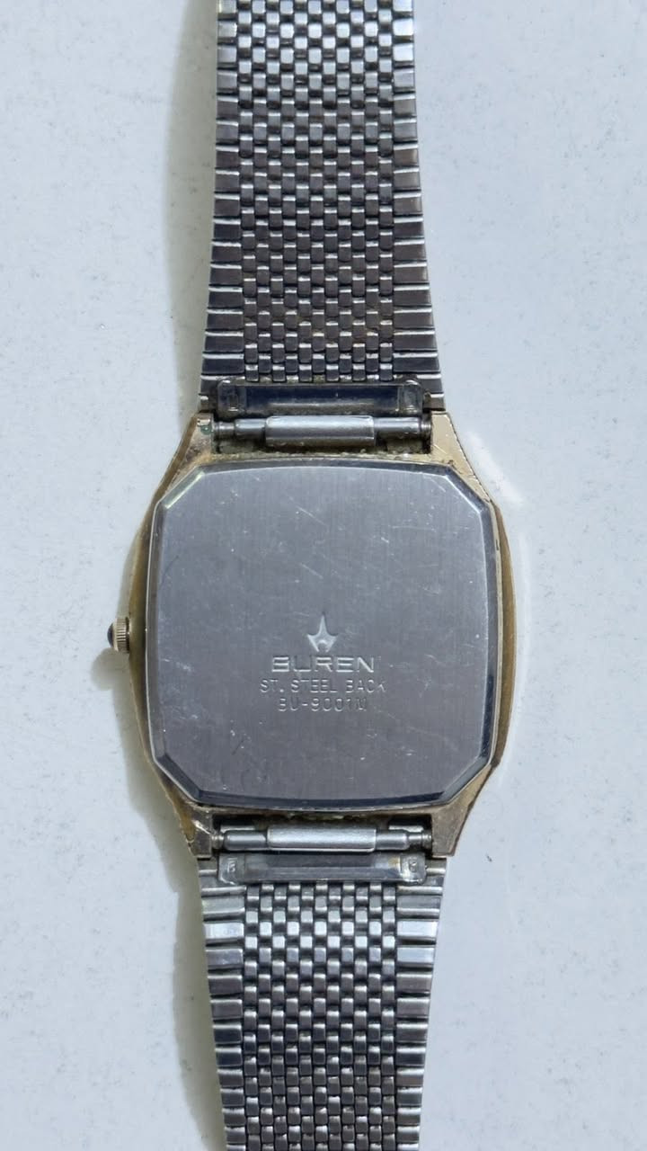 ساعة سويسري مميزة 
ماركة BUREN
تعمل بنظام الكوارتز 
تحتتوي المينة على 5 احجار
والزمبلك يحتوي على حجر
سير حديد حصيرة
متوفر توصيل


**إذا كنت صاحب هذا الإعلان وتريد حذفه لأي سبب، رجاءا أرسل رسالة إلى الدعم الفني**