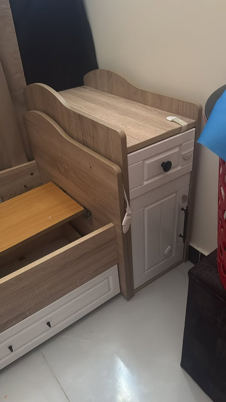 السلام عليكم 

سرير طفل يصير كاروك يصير سرير لطفل كبير 

خشب تركي اصلي مابيها اي ضرر


**إذا كنت صاحب هذا الإعلان وتريد حذفه لأي سبب، رجاءا أرسل رسالة إلى الدعم الفني**