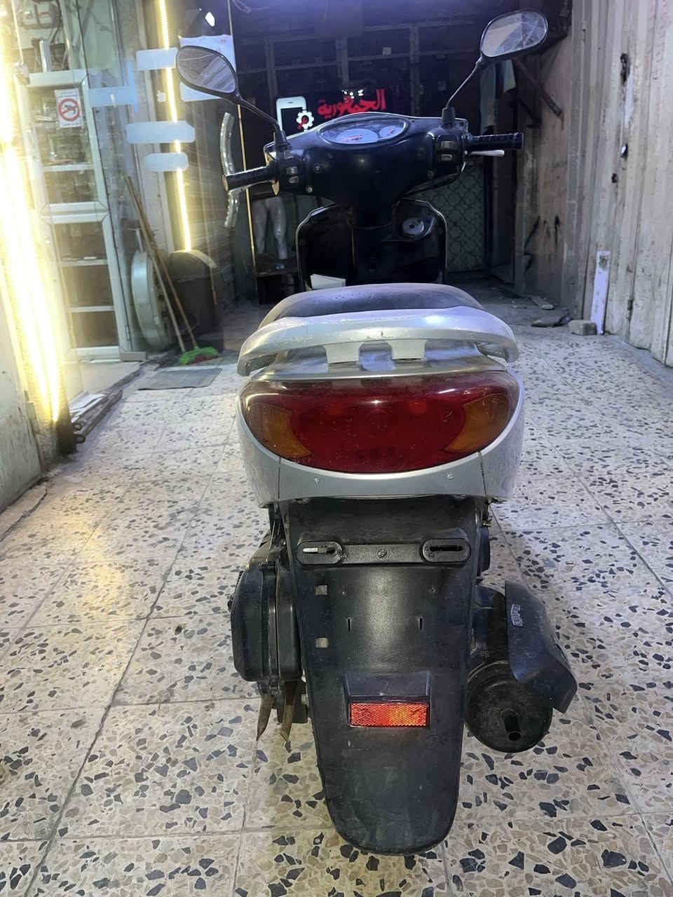 دراجه بريز140 نضيفه 💯 المكينه ناعمه ونضيفه هسه بل جديد انضرب البجم مالتها وشديت الها سيبايه حديد وصندوق مال رحاله للجماليه فقط أوراقها موجوده ومبدل تاير خلفي جديد 
عنواني :بغداد الشعب 
السعر : 650 وبيها مجال حك الجيه
الرقم :***********
