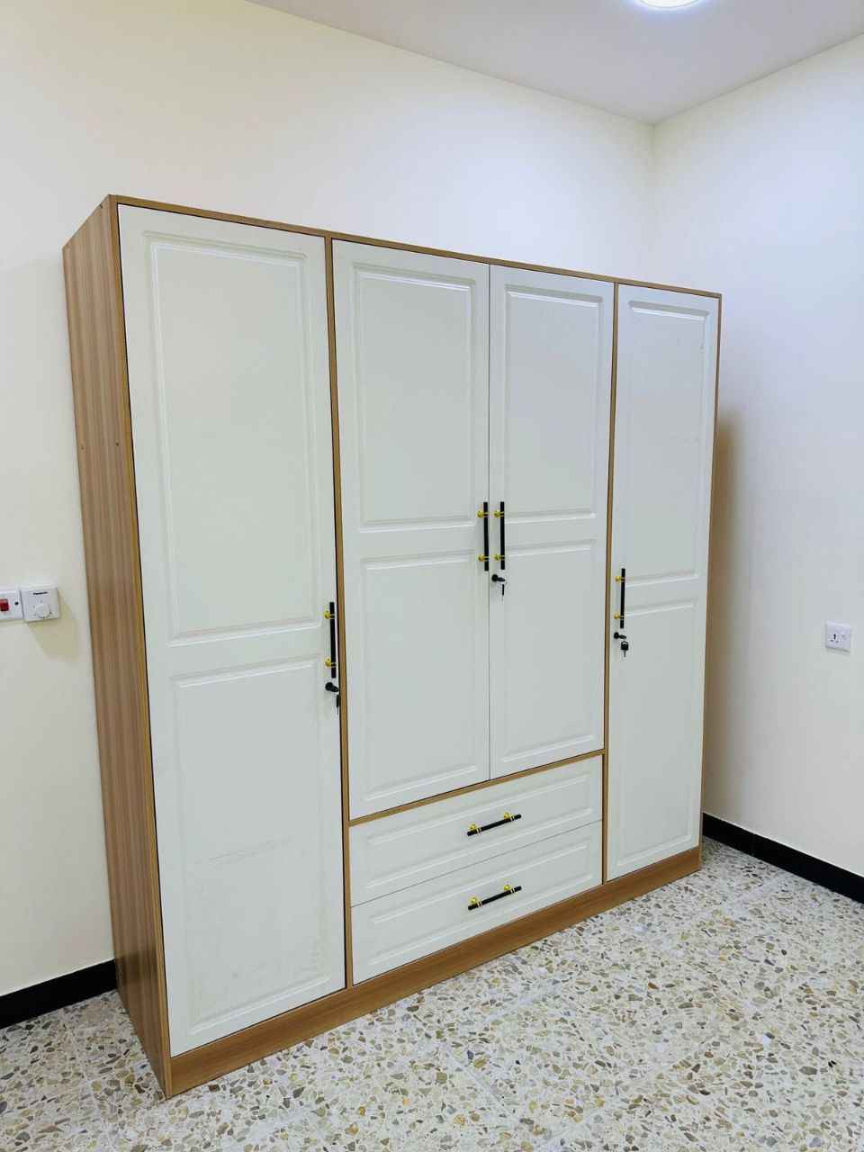 كنتور2باب 
كنتور 3باب  
كنتور 4باب
سرير نفر 
ميز تواليت ابو الخصيب, البصرة


**إذا كنت صاحب هذا الإعلان وتريد حذفه لأي سبب، رجاءا أرسل رسالة إلى الدعم الفني**