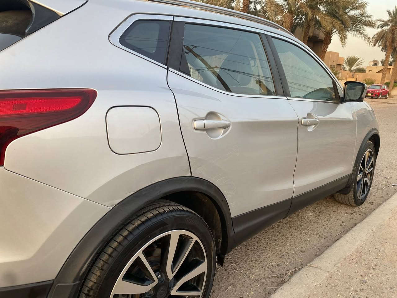 🚗 للبيع: نيسان روج سبورت موديل 2017
✨ المواصفات:  

- محرك 2000 سي سي  

- وارد (كلين) – حادث (باب السائق) داخل العراق  

- ماشي: 116,000 كم  

🔹 الميزات:  

- رادار تفاعلي + تحديد المسار  

- نظام النقطة العمياء  

- حساسات (كشنات) مع تدفئة  

- فتحة سقف (سلايد روف)  

- مقاعد كهربائية  

- إنارة LED خارجية  

- كاميرات أمامية وخلفية  

- رنكات رياضية قياس 19  

- مقاعد جلد ومخمل  

📍 السيارة بحالة جيدة وجاهزة للاستخدام  

📩 للاستفسار أو التواصل على واتساب ***********
