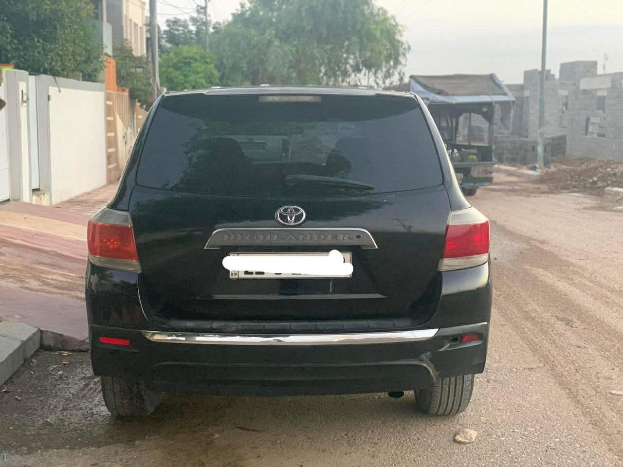 سلام عليكم
تويوتا هايلاندر موديل 2013 سيارة ايد واحد من 2013
 لحد الأن السيارة le اسود داخل رصاصي 
صندوق مبدل بلادي بدون دواخل بدون ارباك
سعرة 173 ورقة و بي مجال ***********
