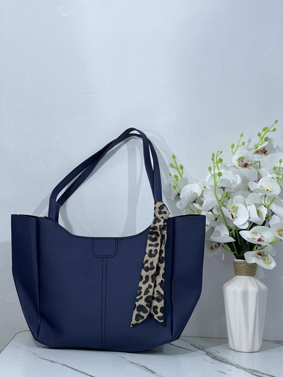 بـ6 الاف دينار بس❤️‍🔥. 
حقائب نسائية حجم كبير + سكارف. 
متوفر بيها 9 الوان ✅
توصيل 3 الاف لكل محافظات العراق🤍.


**إذا كنت صاحب هذا الإعلان وتريد حذفه لأي سبب، رجاءا أرسل رسالة إلى الدعم الفني**