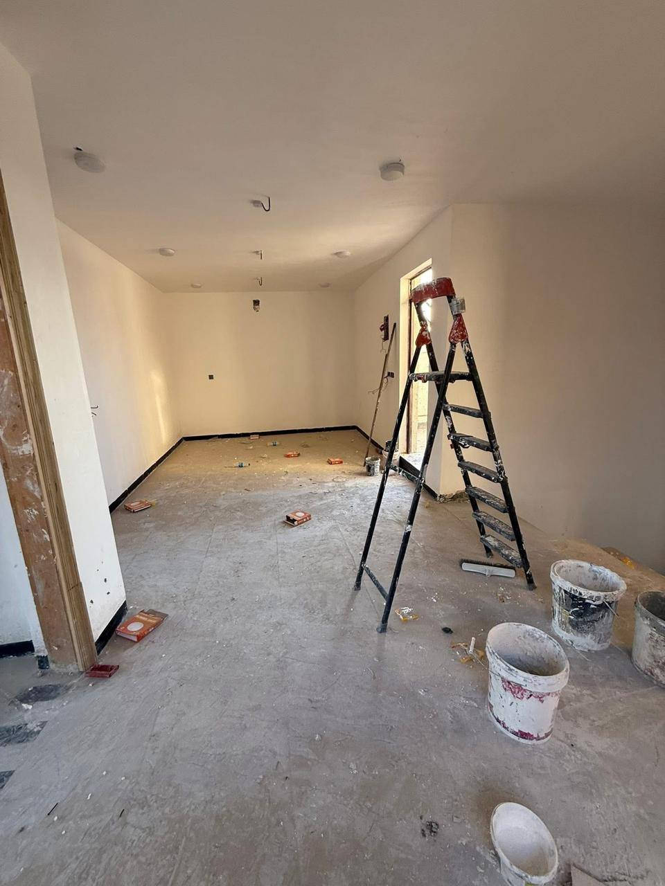 🏘️/ دار للبيع المساحة ١٧٥ م طابو زراعي سند 

              الواجهة ١٢ م / النزال ١٤.٥ م 

🧱/بناء حديث قيد الانشاء استلام عند التكملة 

الطابق الاول / مطبخ . هول . استقبال . غرفتين نوم . مجمع صحيات . حديقه داخلية . صحيات خارجية 

الطابق الثاني / ثلاث غرف نوم . هول . مجمع صحيات 

🌏الموقع / شارع ٨٠ مجاور شركة عراق البدر  خلف التجاري مباشرةً 

لمعرفة السعر// يرجى مراسله الصفحه 
 
للاستفسار اكثر مراجعة مكتب 

#بشار_للعقار_والمقاولات بدايه شارع الحسينية من جهة شارع ٦٠ 

***********                  ***********
