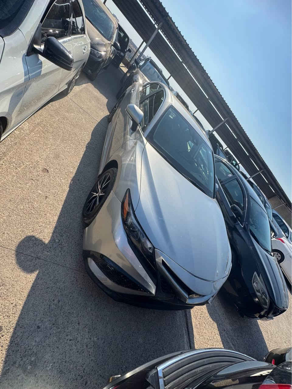 Toyota camre  SE
صبغ باب +جملخ
ايرباك سقف فقط
بدون دواخل
مواصفات se
داخل ابيض
ماشية 32500 ميل
سيارة بدون رقم وبدون خروجية
شرط رقم دهوك اربيل سليمانية
رقم شاصي   4T1G11AK7RU215930
رقم هاتف *********** واتساب أربيل, العراق
