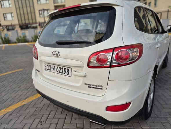 السلام عليكم
بيع فقط بدون مراوس 
سنتافي 2010 استلام شركة عامة 
كفالة من الصبغ والبارد والفتح والتبديل 
كير ومكينة برغي ما مفتوح بيهن 
مواصفات شركة فول عادي 
مكينة 3500 6 سلندر 
7 راكب 
3 قطع تبريد 
فوريل 4WD
سنوية ورقم جديد 
ماشية 229 الف كيلو على ايد وحدة من 2010 لليوم 
معروضة 163 وبيها مجال قليل 
مكاني بغداد حي الجهاد 
***********
*********** بغداد
