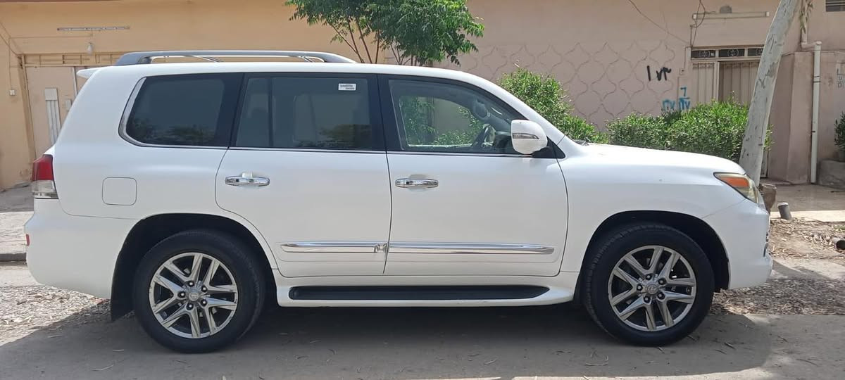 سلام عليكم
سعر كلش مناسب 💯
لكزس LX 570 موديل 2013 خليجي
 وكالة بريمي فول مواصفات(داخل احمر)

سعر فقط 375 ورقة  و مجال كلش قليل
ماشي 120 كيلومتر  بشرط الفحص 
سيارة ماشاءالله بعدها بالكارتون ❄️
السيارة بحالة نظيفة جداً 
بصمتين مالشركه موجوده

🔴سونر موجوده، السياره كفاله مكفوله عامه حتى الدعاميات بدون صبغ 
گير محرك كهربائيات مكفول (كبس بشرط الفحص )

رقم فحص هزه سنوي كلشي مالتها جديد بس تتحول باسمك انشاءالله 🌹
جكات صندوق كهربائي مقاعدتدفئه تبريد، والمقاعد الخلفية كهربائية
كاميرات، رادار، تحذير الخروج عن المسار
مثبت سرعة ذكي، تحكم كهربائي بالارتفاع والانخفاض
نظام مانع الانزلاق، حساسات أمامية وخلفية مع كاميرا
كشن خازن ذاكرة، إنارة زينون و LED
مكان السيارة موصل او بغداد

***********
