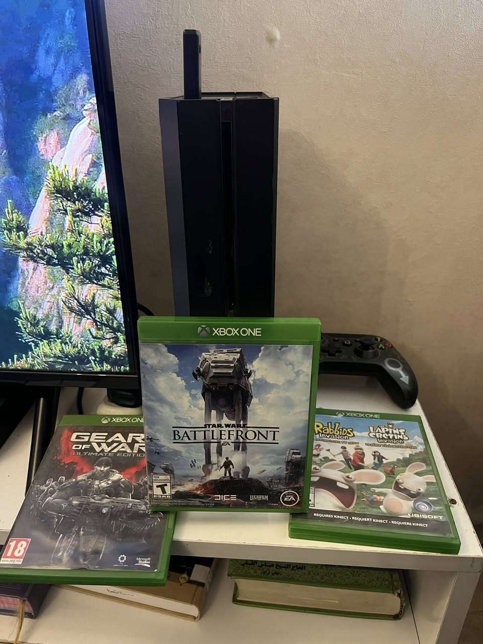 السلام عليكم اكس بوكس وان للبيع ويا جوستك وهاي الثلاث العاب وبي اشتراك كيم باس وفورزا وهاي السوالف بس ماعرفله وارد ابيعه , سبب البيع عندي بلي وماحتاجه قيم باليرضي الله وتعال وتشلع عيوني 
مكاني الغدير رقم تلفوني ***********
