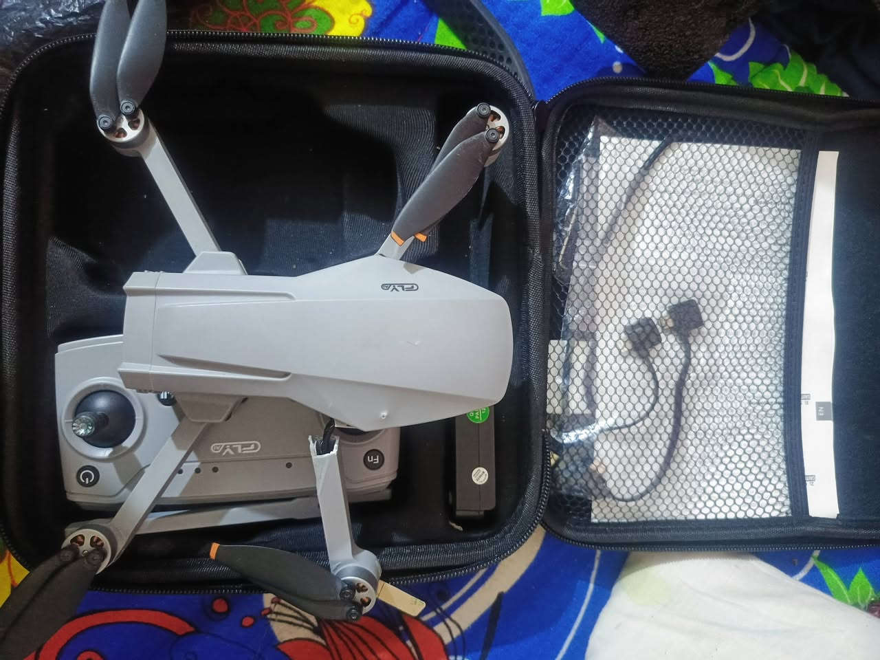 السلام عليكم
درون سي فلاي للبيع 
مكسور بيها ذراع 
اخذتها جديدها ونكسر نضرب بايدي 
شغاله وكامله هيه وغراضها 
السعر 200 مع توصيل


**إذا كنت صاحب هذا الإعلان وتريد حذفه لأي سبب، رجاءا أرسل رسالة إلى الدعم الفني**