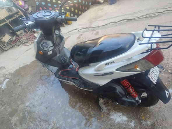 سلام عليكم دراجة سكنس فحل مكفول مصالهة هواي انزلة  للبيع كامله مكملة نكرة بكل وكت الدراجة مكاني بغداد الشعلة معروضة اب650 وبيهة مجال قليل شراي اتصل ***********
